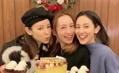 四个人玩我一个人是什么感觉